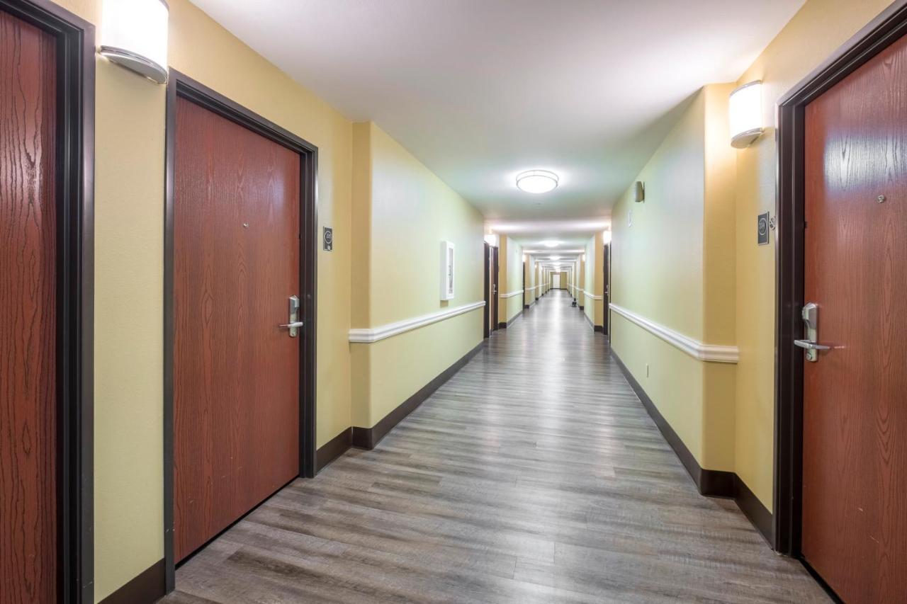 Red Roof Inn & Suites Lake Charles Buitenkant foto