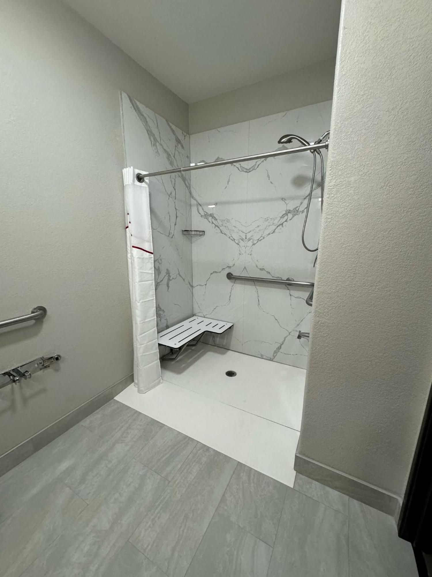 Red Roof Inn & Suites Lake Charles Buitenkant foto