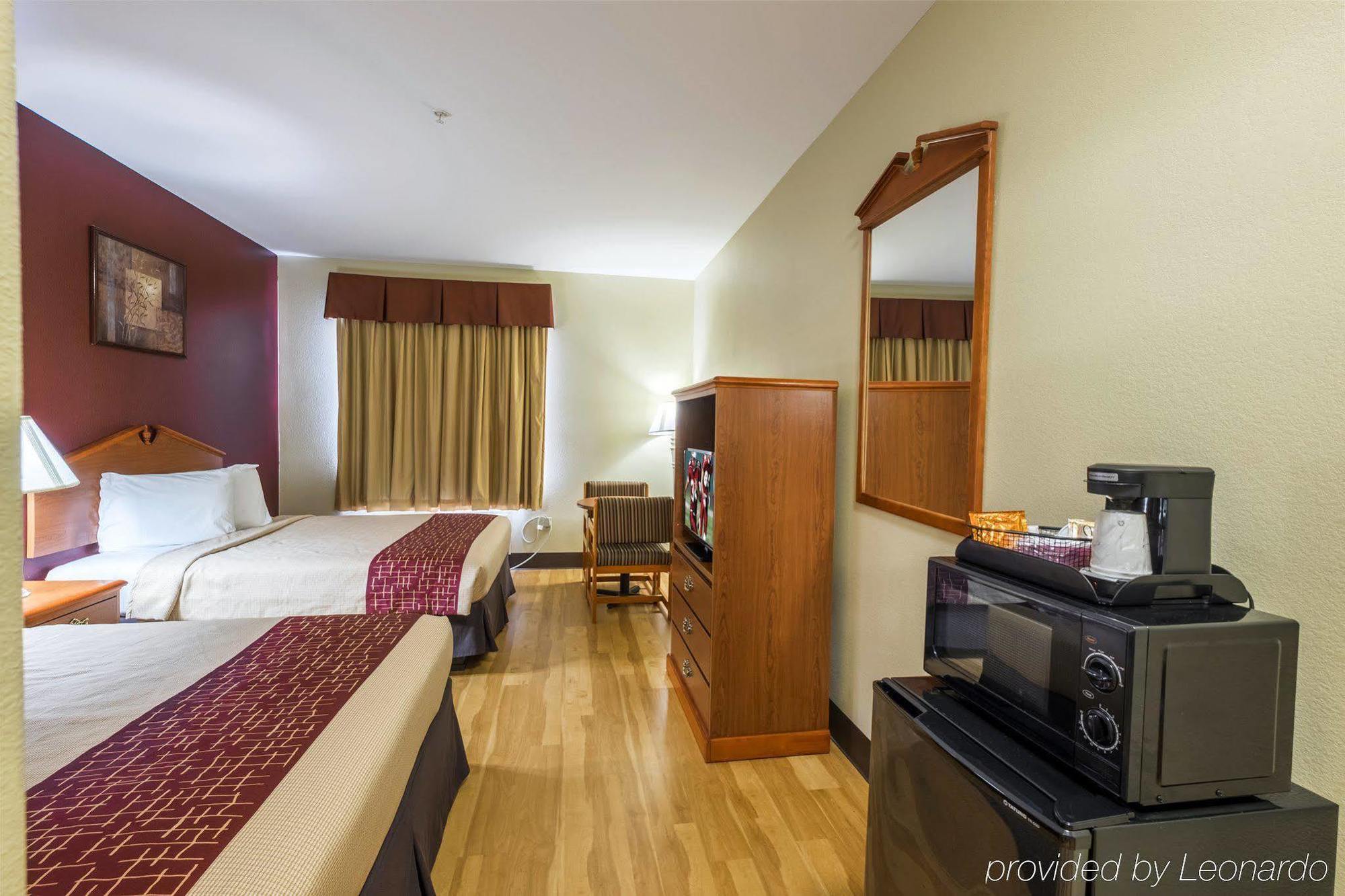 Red Roof Inn & Suites Lake Charles Buitenkant foto