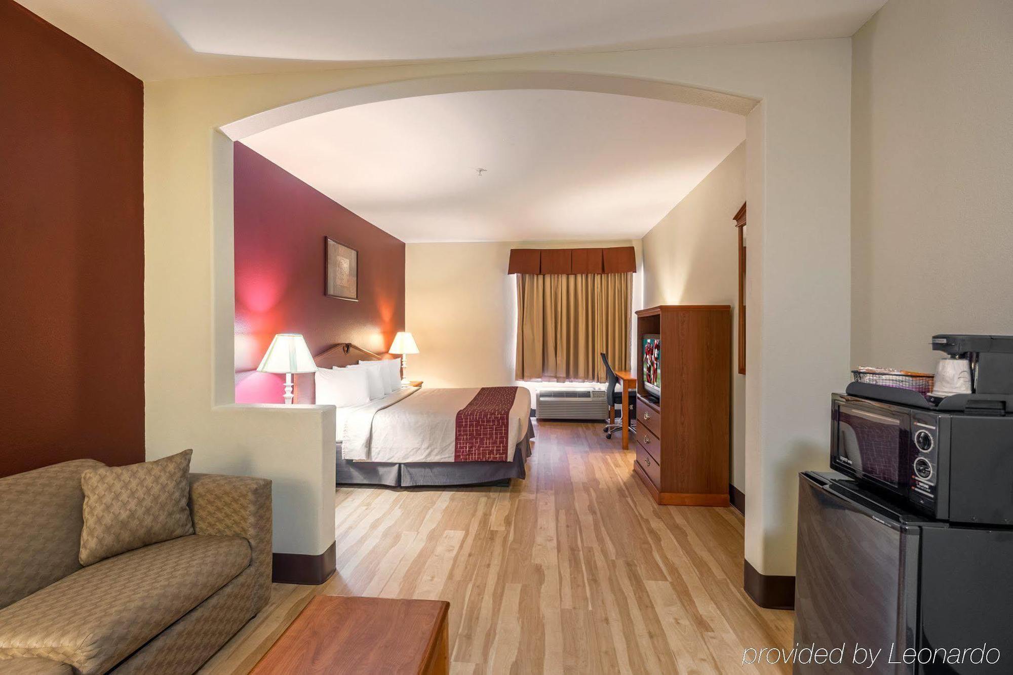 Red Roof Inn & Suites Lake Charles Buitenkant foto