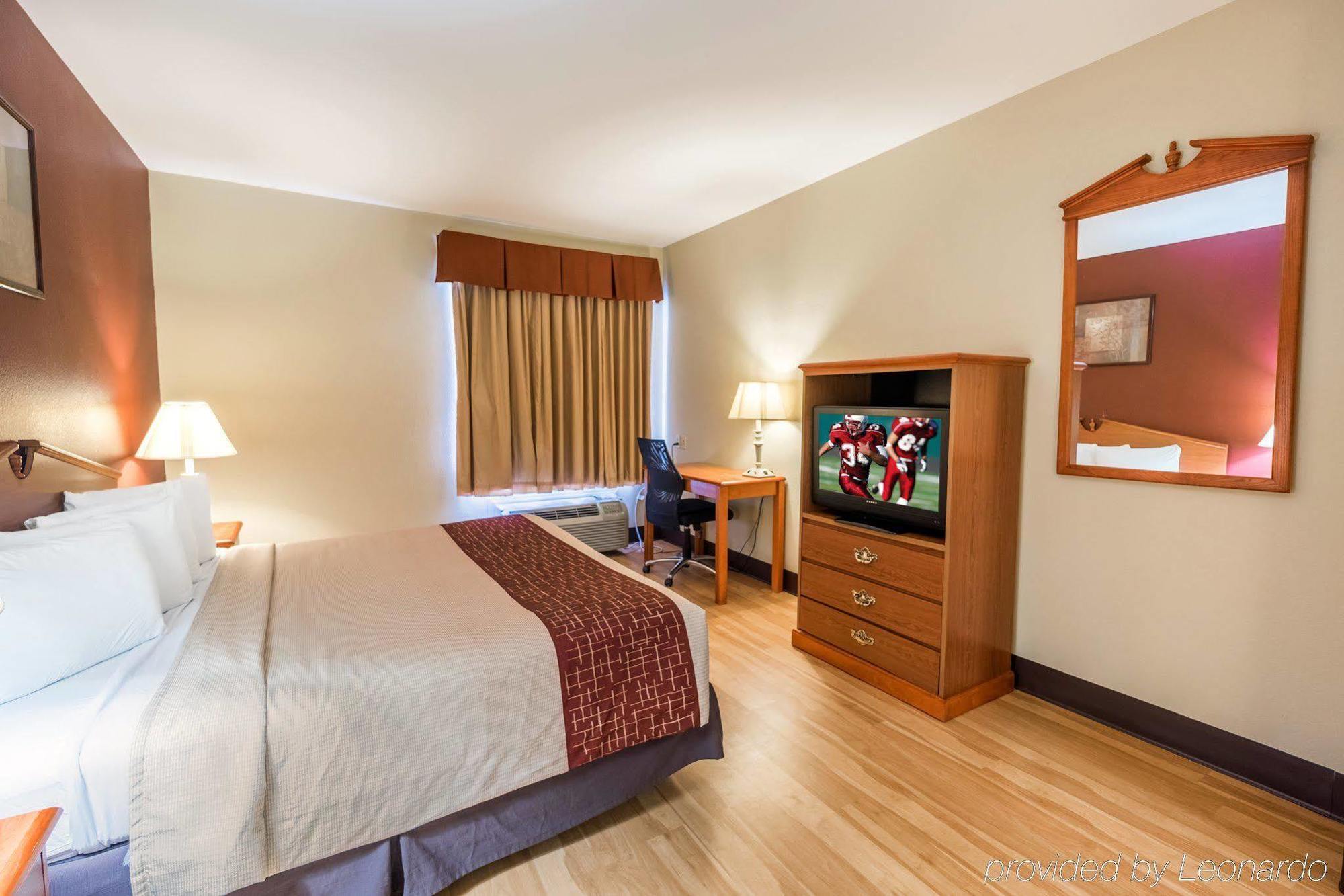 Red Roof Inn & Suites Lake Charles Buitenkant foto