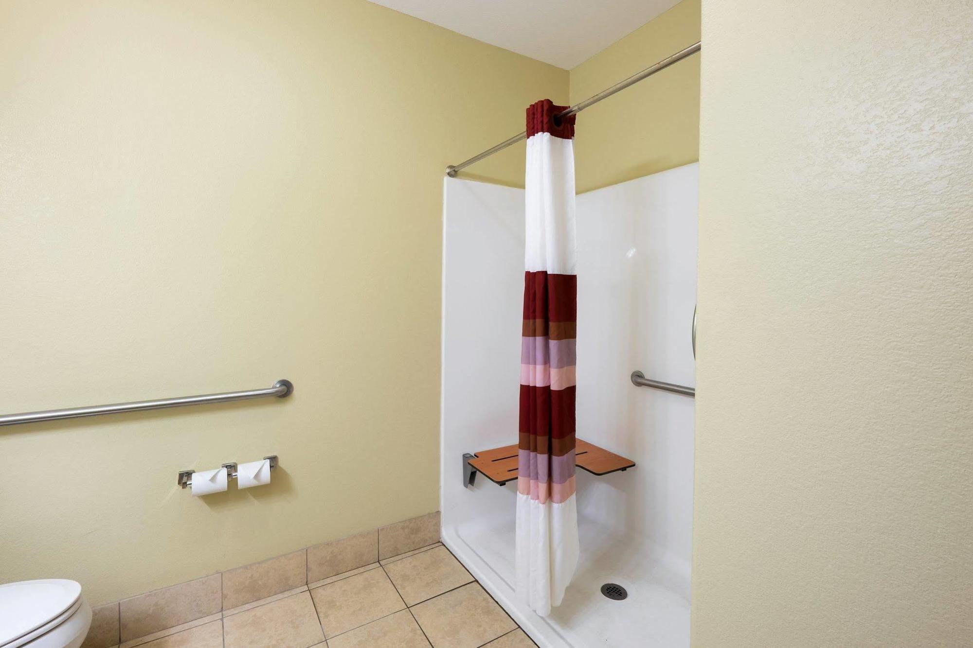 Red Roof Inn & Suites Lake Charles Buitenkant foto