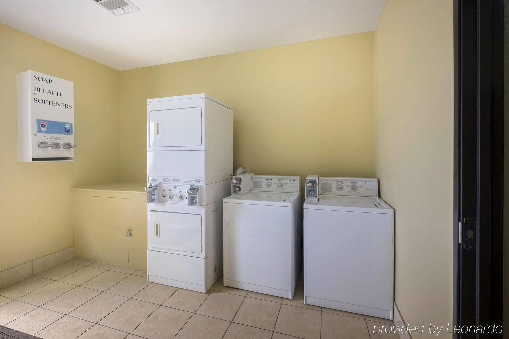 Red Roof Inn & Suites Lake Charles Buitenkant foto
